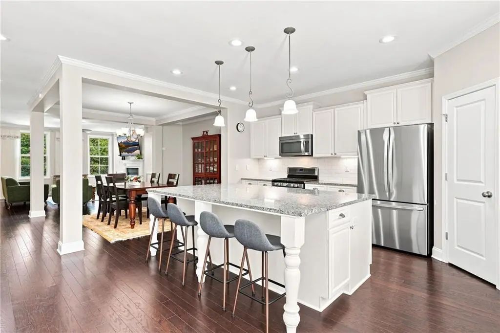 7603 Lowery Oak Drive, Roswell
