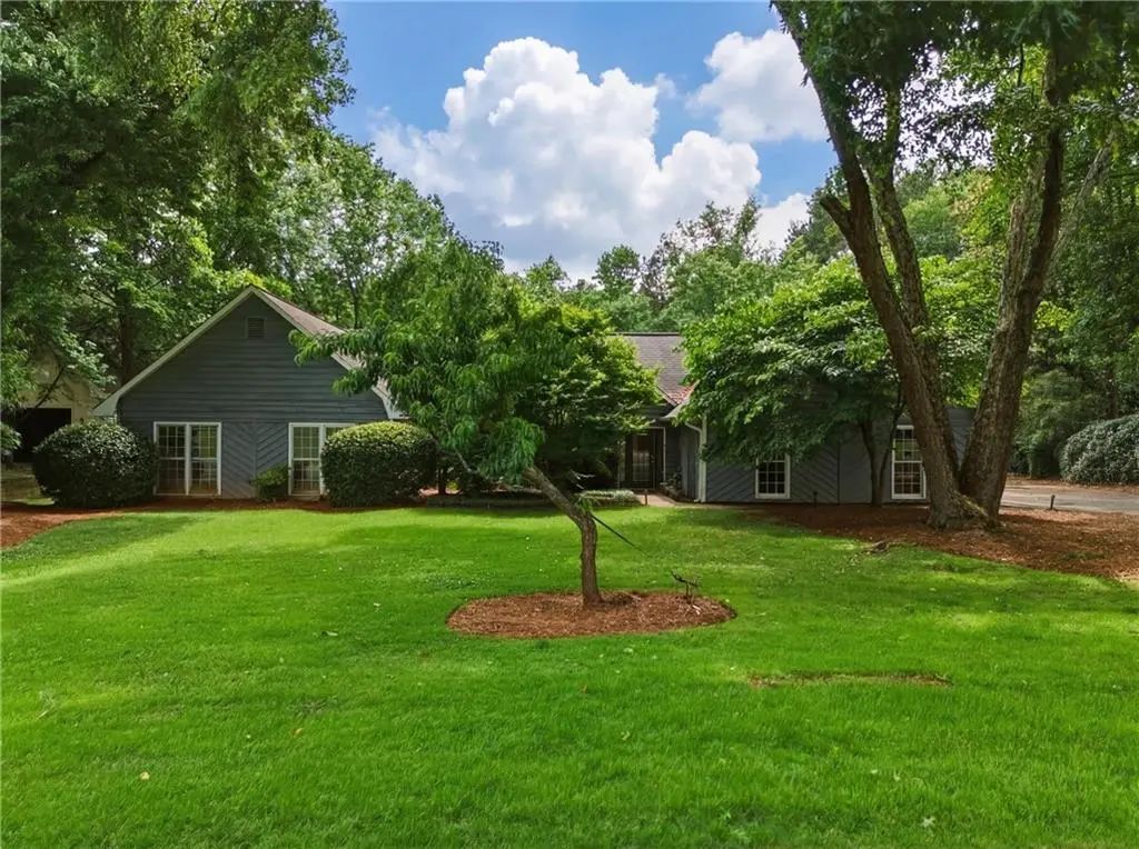 555 Saddle Creek Circle, Roswell