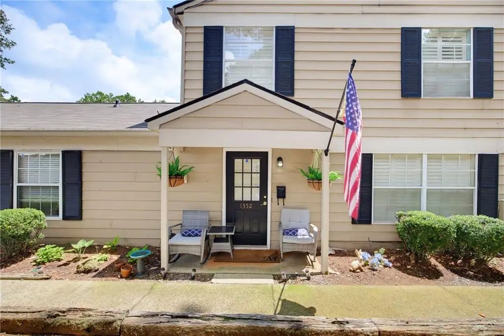 1352 Old Coach Road Sw, Marietta