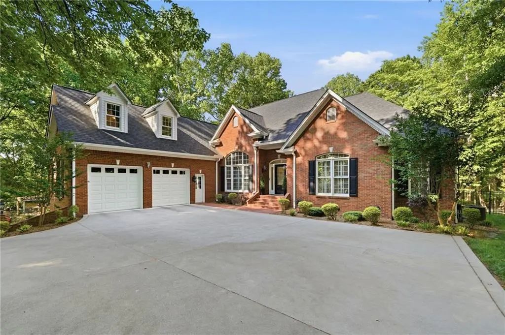 153 York Place, Calhoun