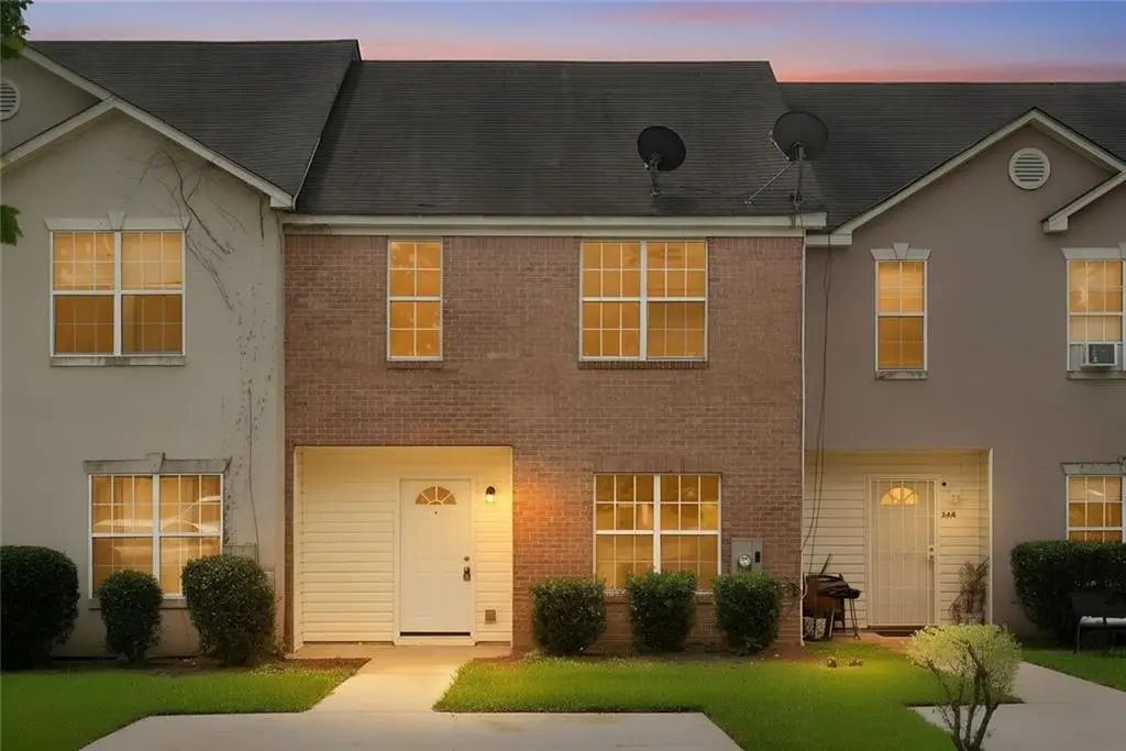 366 N Beach Court, Riverdale