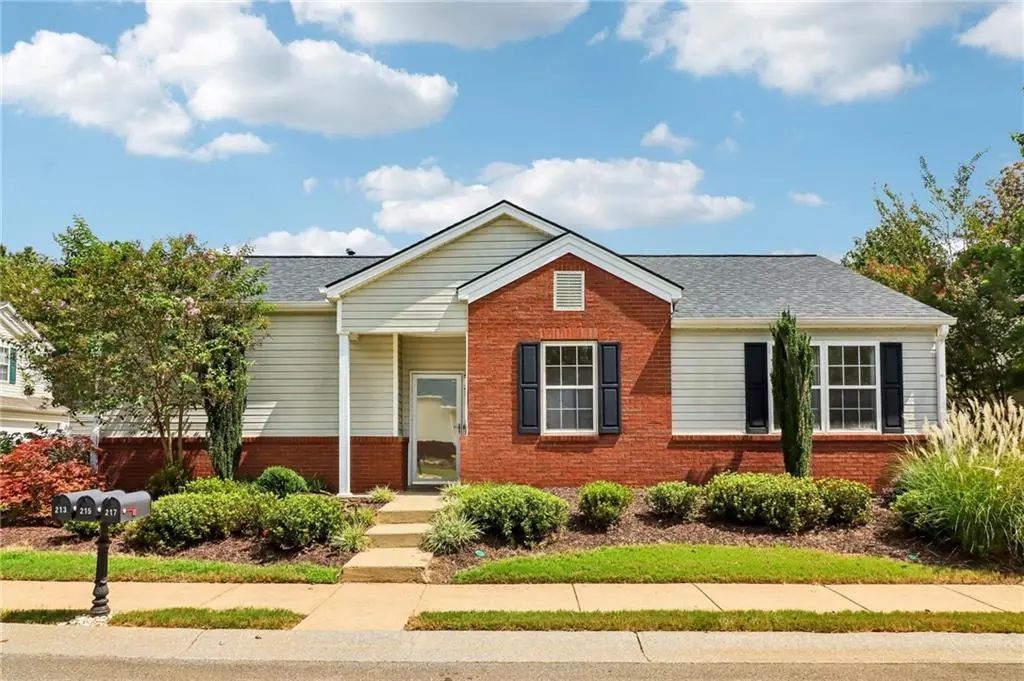 213 W Oaks Place, Woodstock