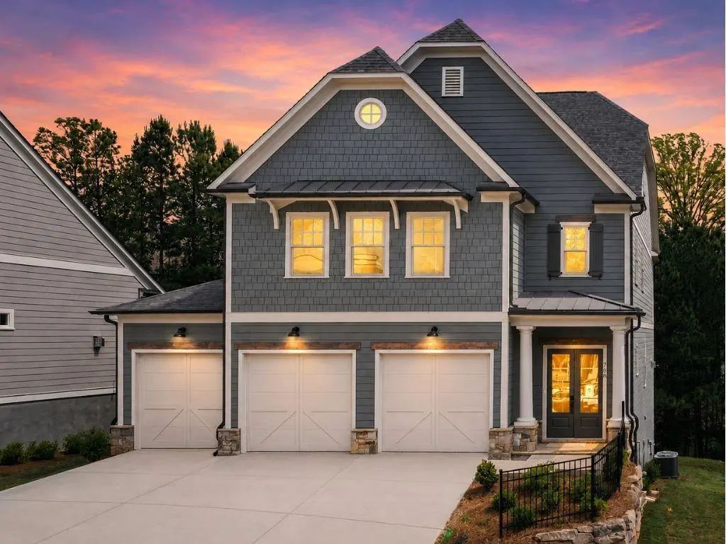 708 Woodlake Court, Canton