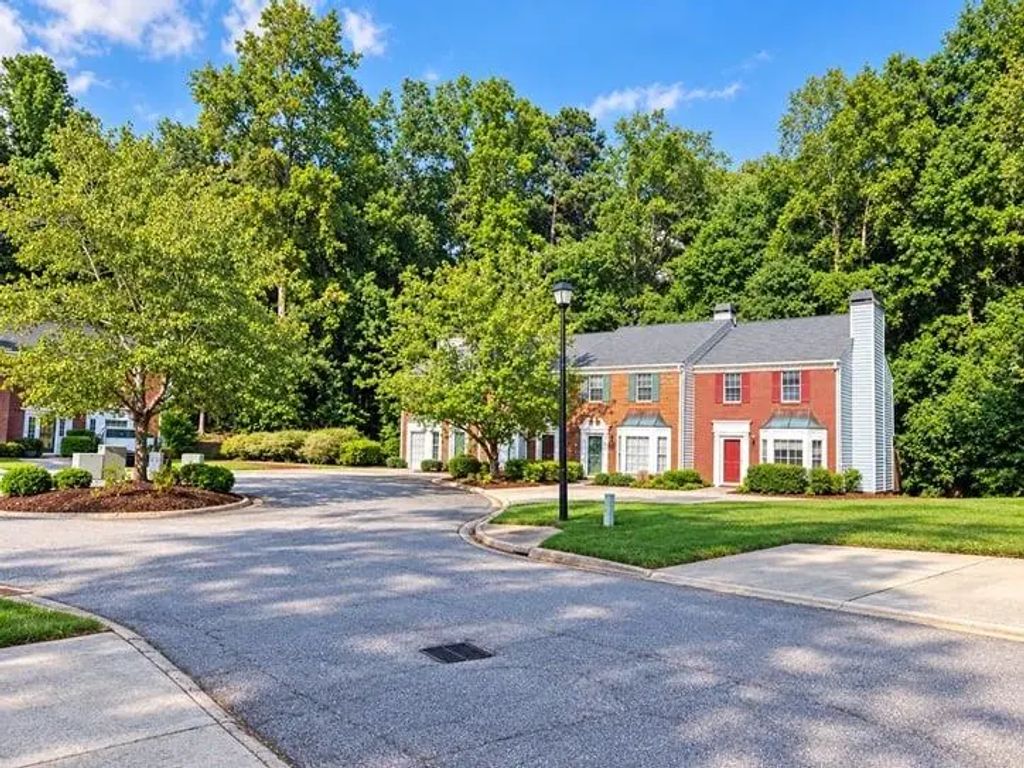 732 Anderson Walk, Marietta