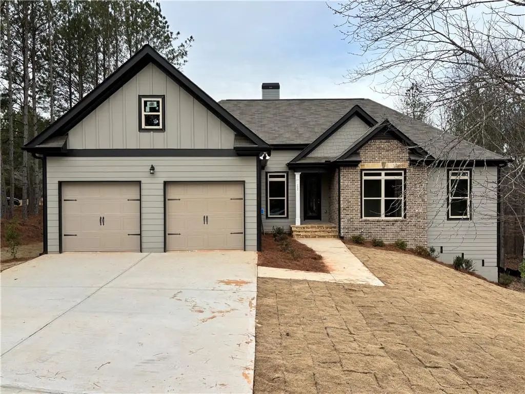 5544 Whispering Swan Court, Douglasville