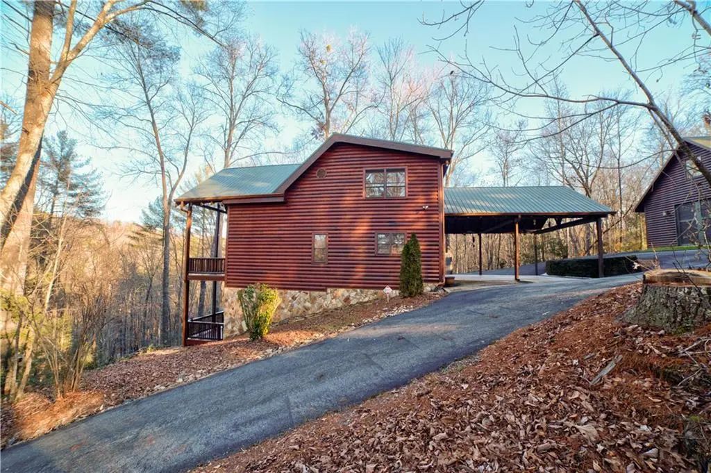 138 Lucius Lane, Cherry Log