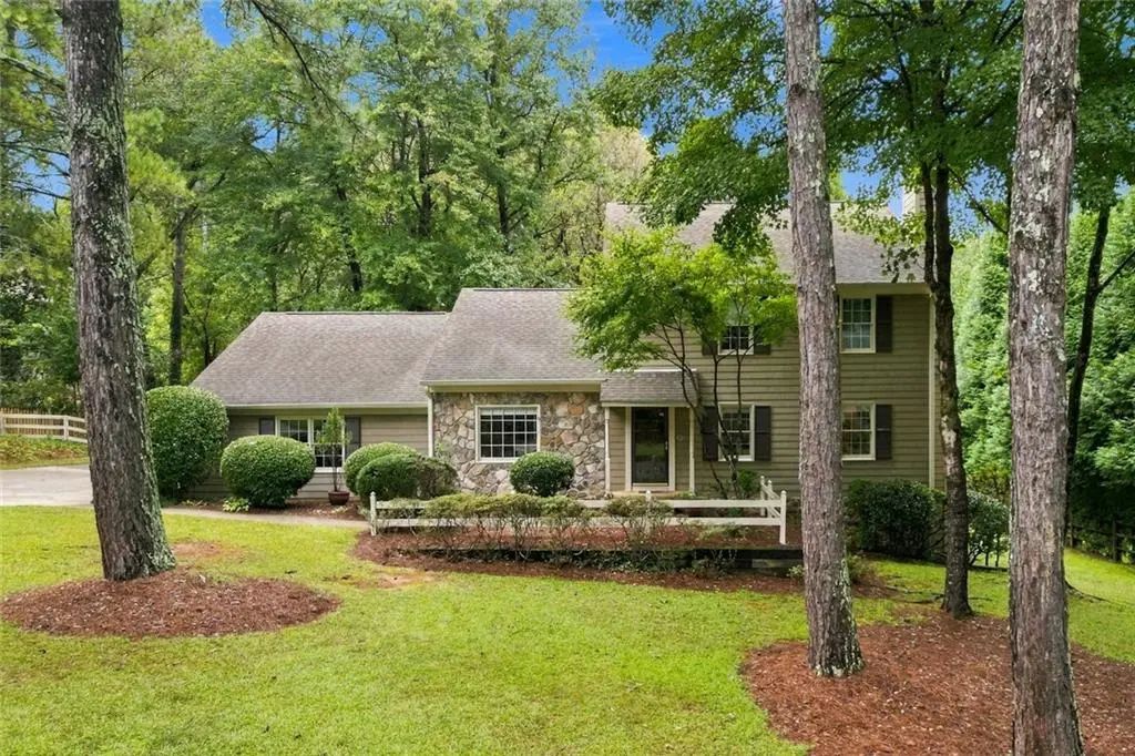 1726 W Point Circle, Marietta