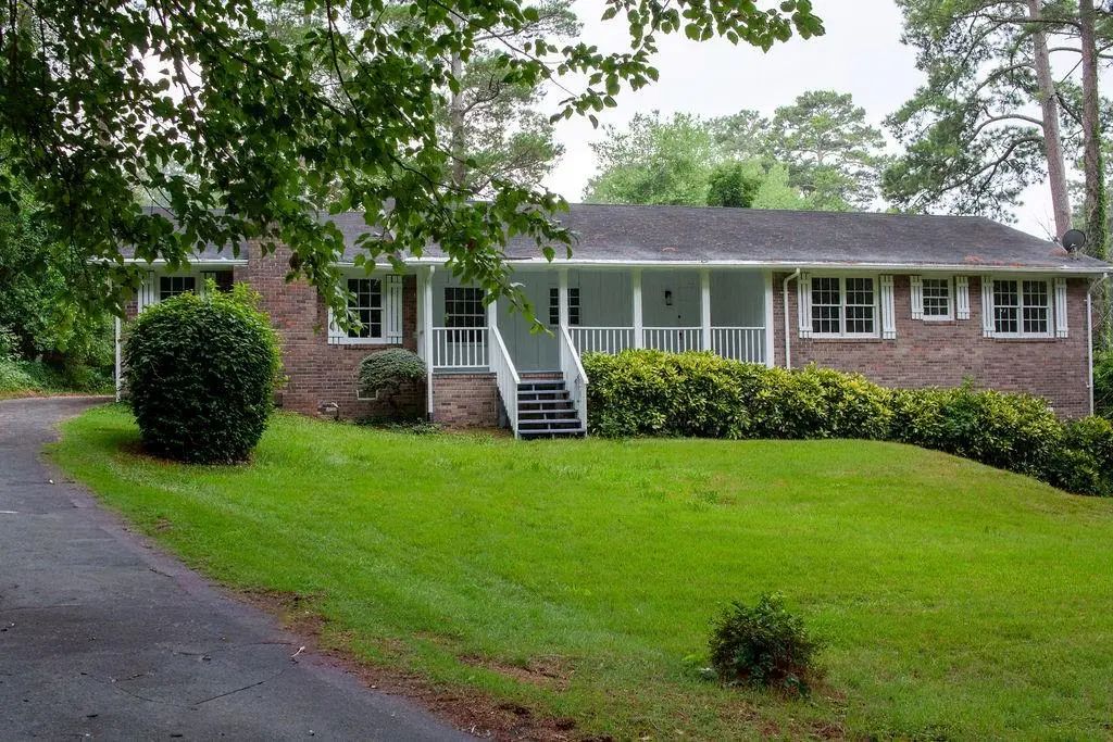 2016 Gibralter Way, Conyers