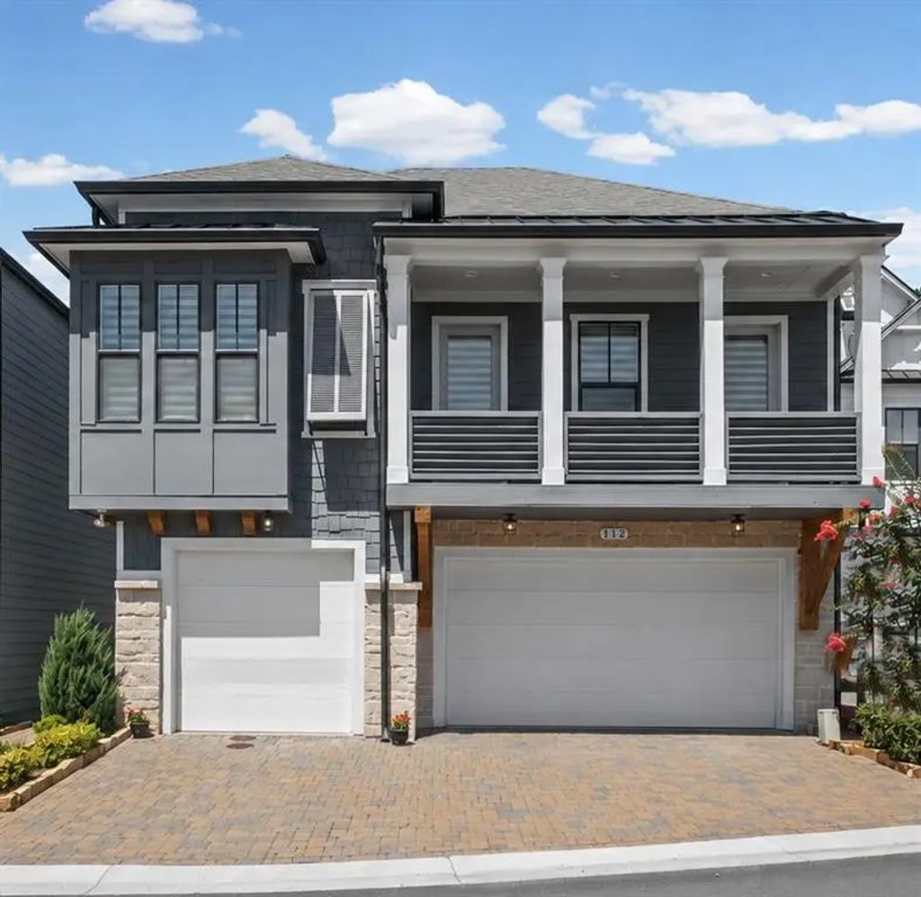 112 Village Green Avenue, Woodstock
