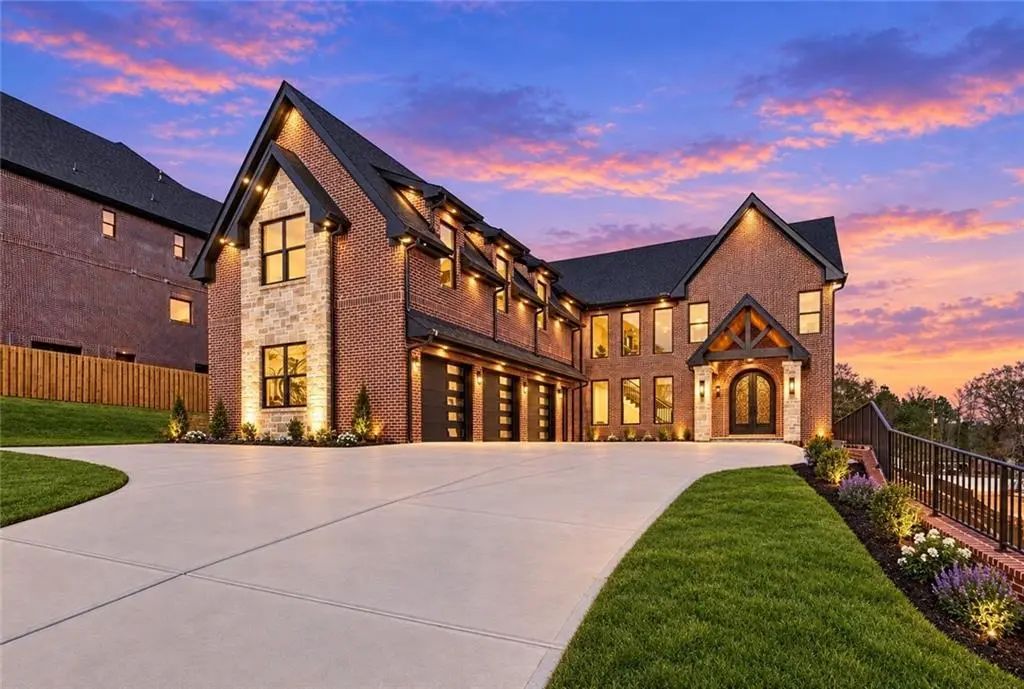 403 Thunder Road, Buford