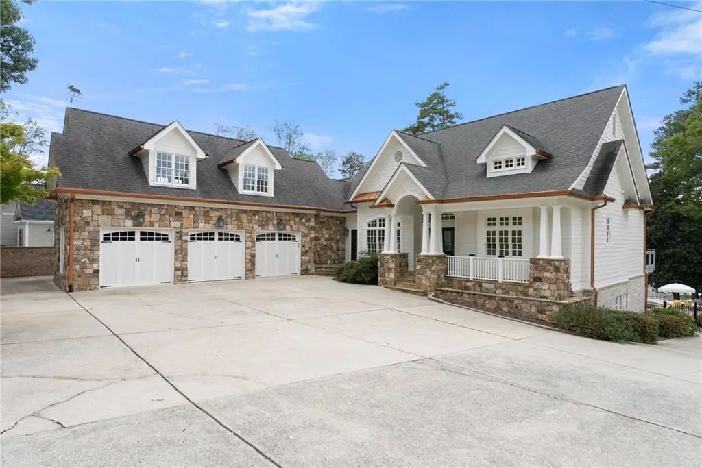 8190 Bennett Lane, Gainesville