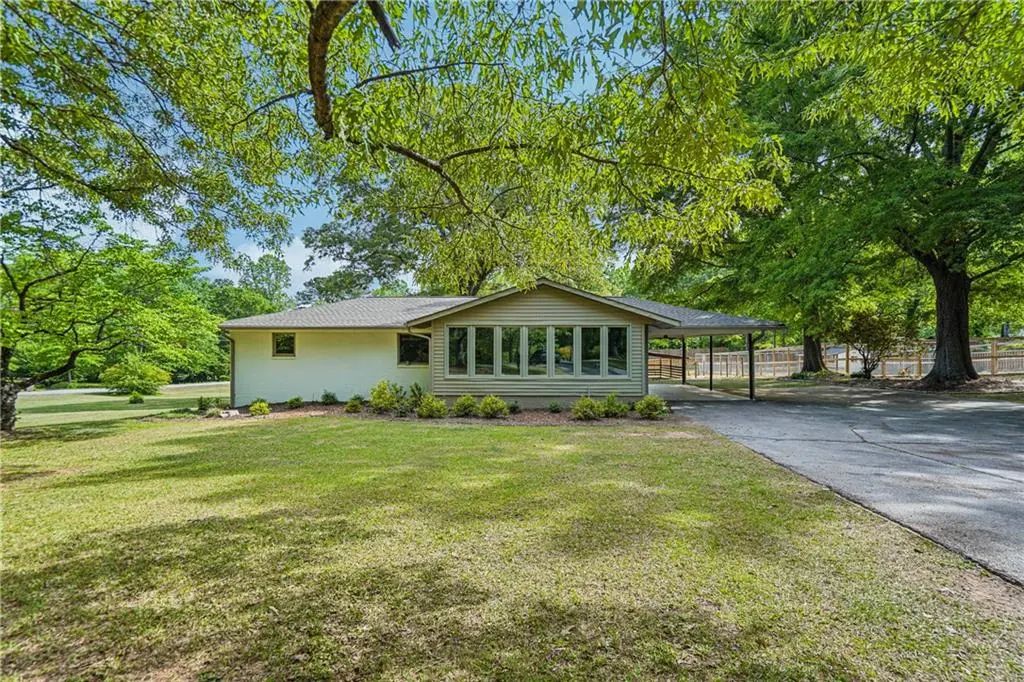 1679 Seayes Road Sw, Mableton