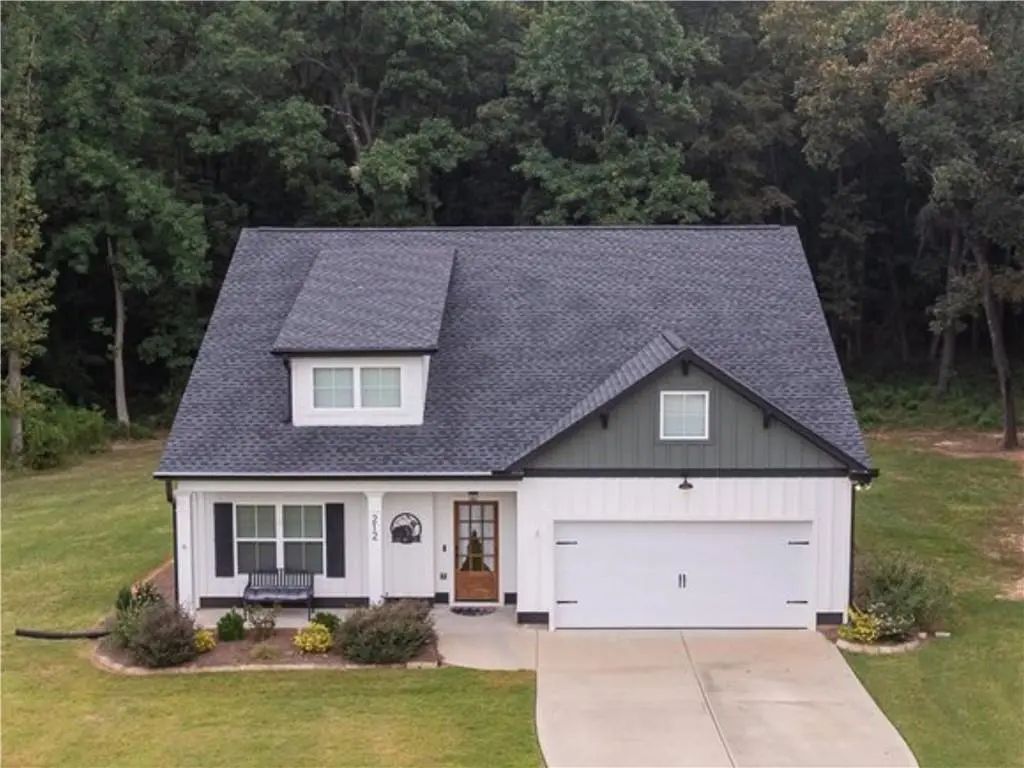212 Live Oak Lane, Comer