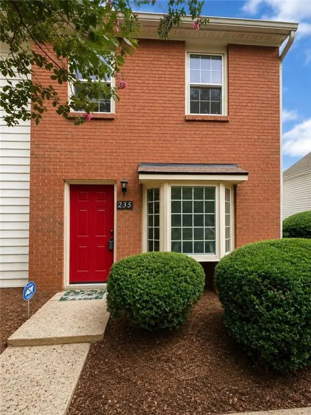 235 Chads Ford Way, Roswell