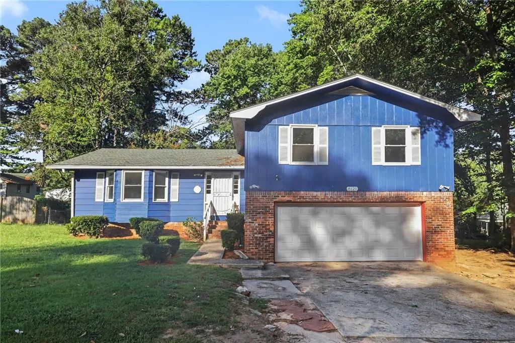 8121 Woodcliff Trail, Riverdale