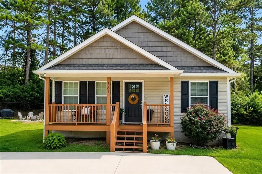 209 Roslyn Court, Dalton