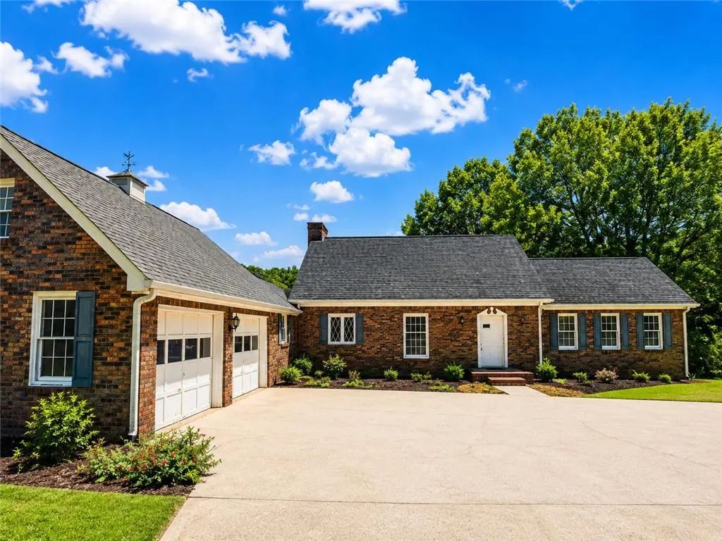 4545 Twin Lakes Dr Drive, Monroe