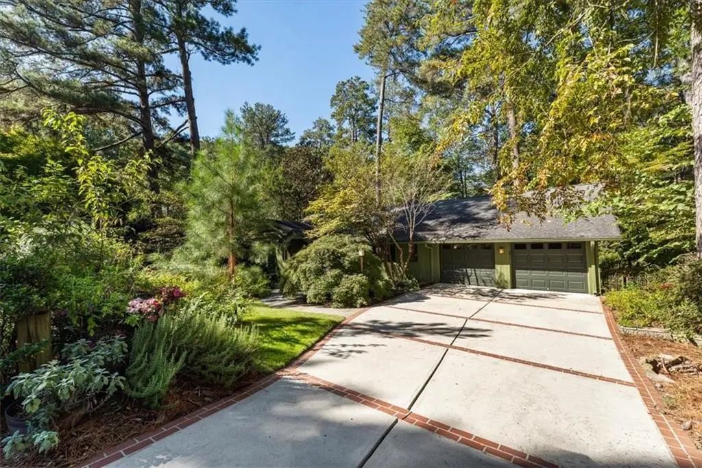 892 Castle Falls Drive Ne, Atlanta