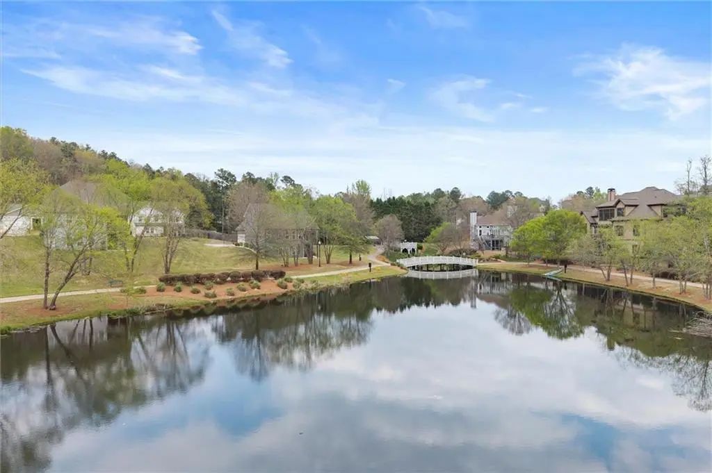 15 Lakeside Way Ne, Cartersville