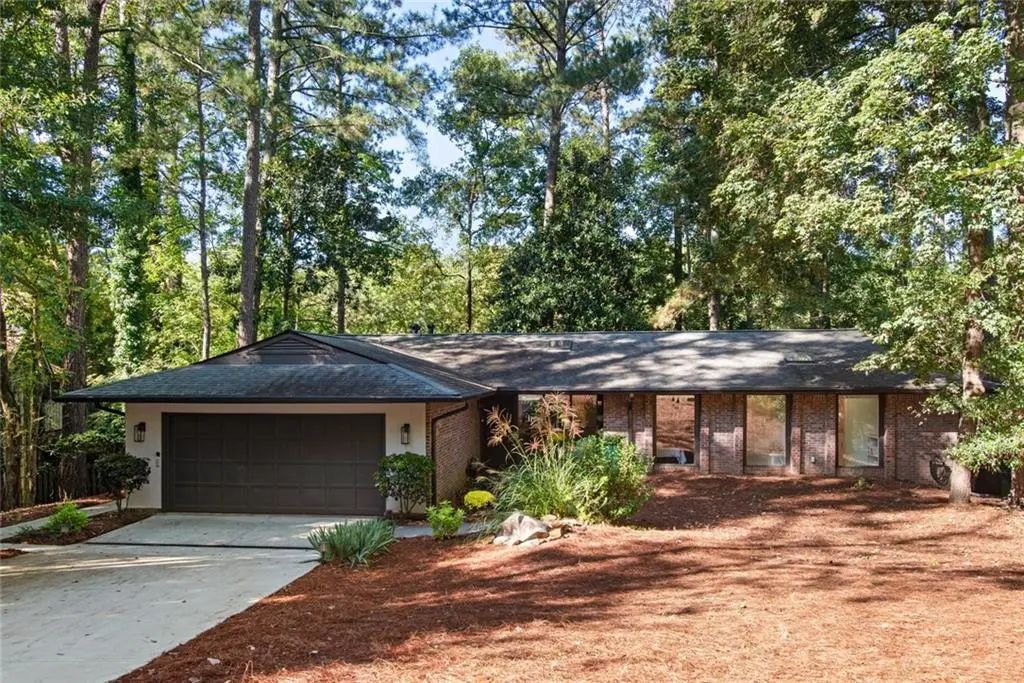 9270 N Lake Drive, Roswell
