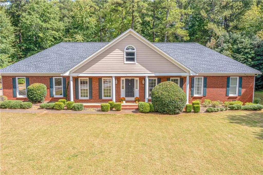 560 Saddle Crest Drive, Roswell