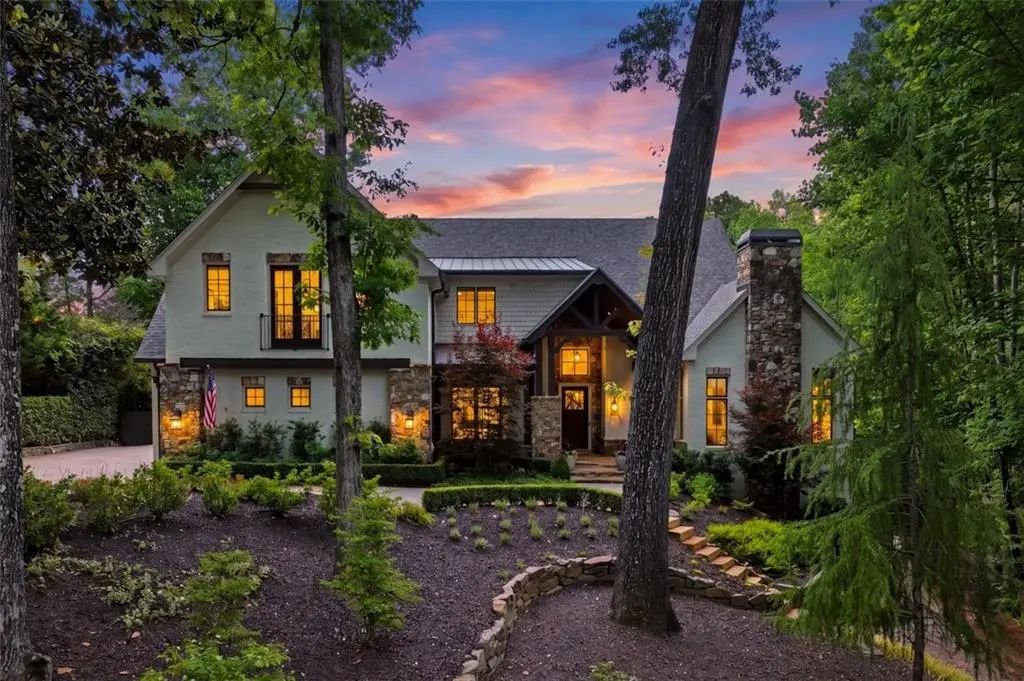 625 W Northway Lane, Sandy Springs