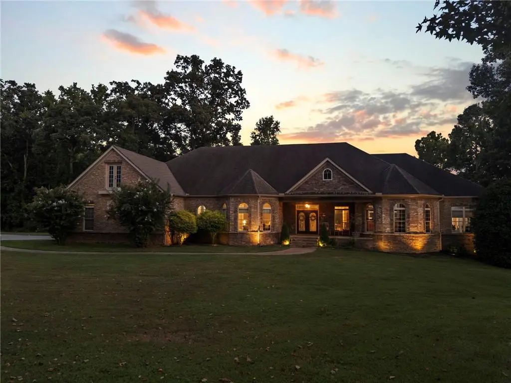 456 E Valley Road Ne, Rydal