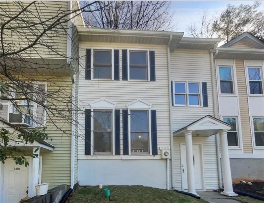 688 Stratford Green, Avondale Estates