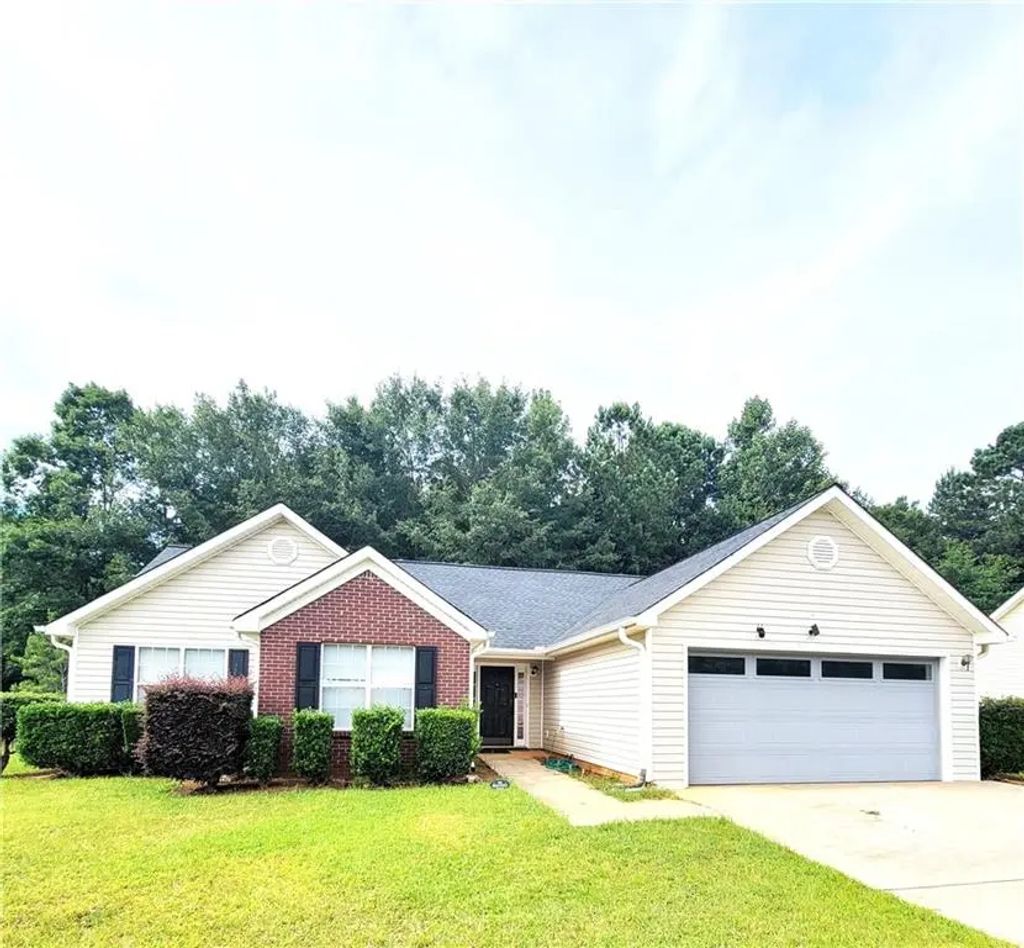 203 Plantation Trail, Griffin