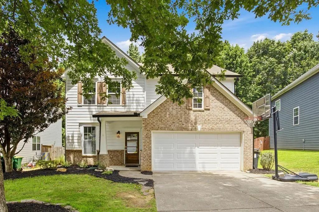 560 Crestmont Lane, Canton