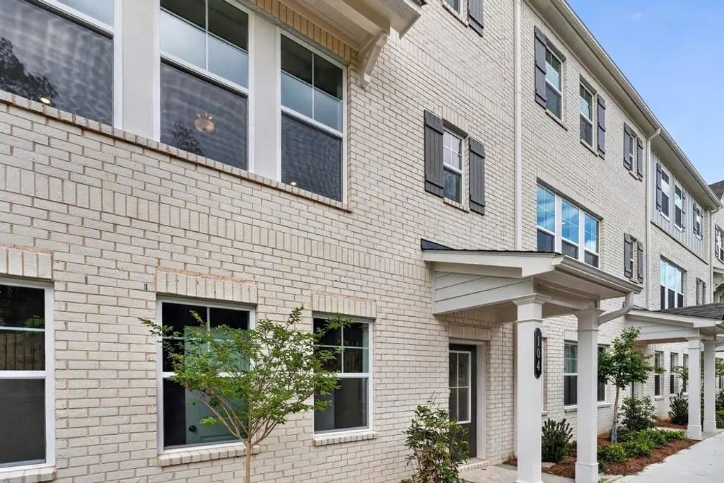 104 Epperly Way, Tucker