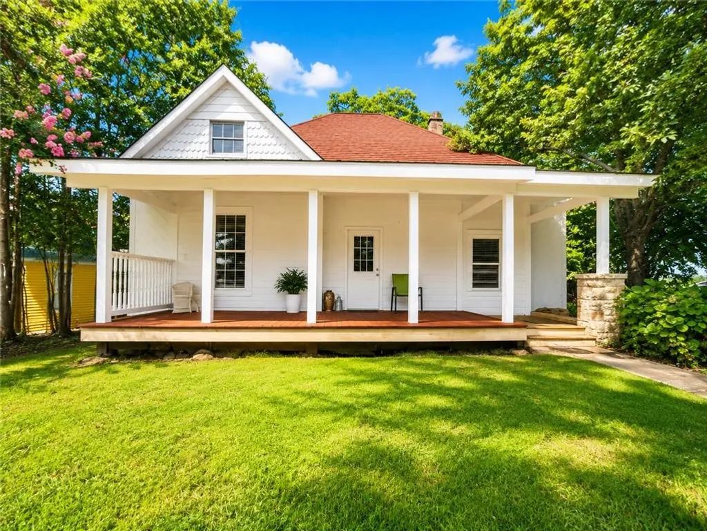 1090 Forest Avenue, Stone Mountain