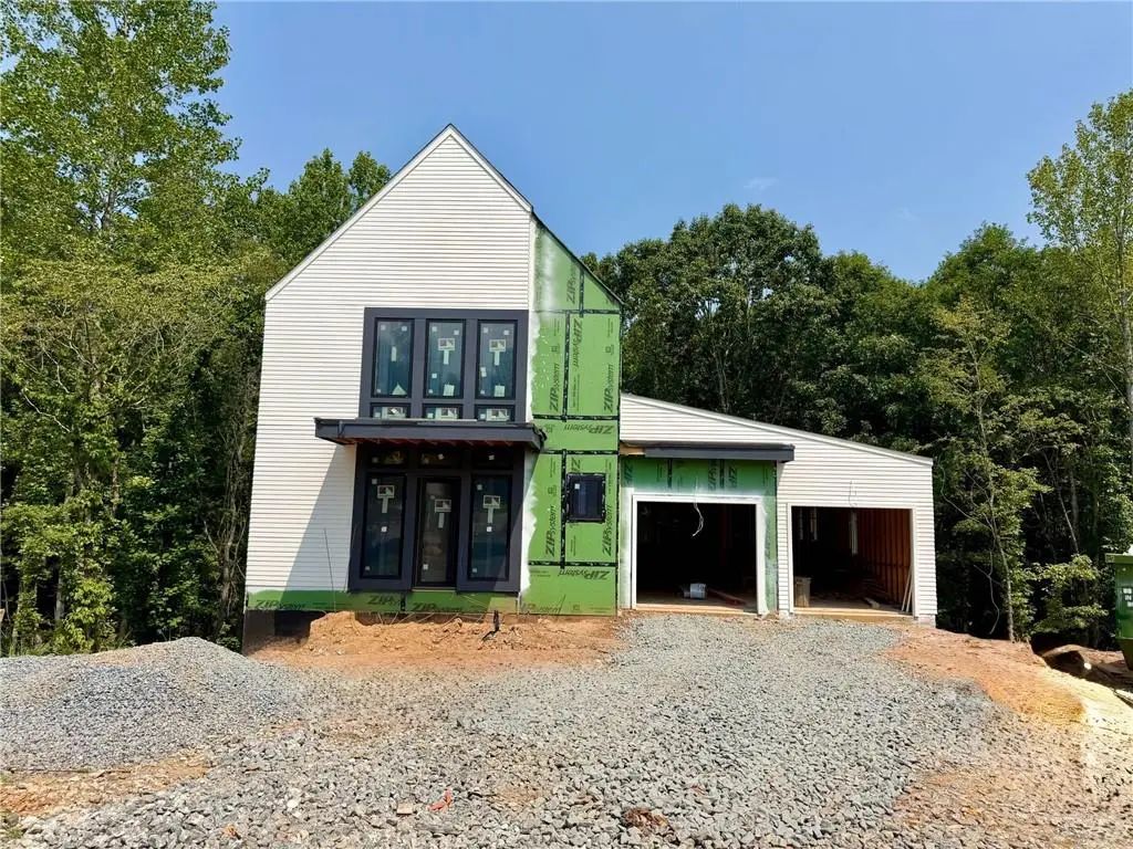 175 Cedarwood Lane, Roswell