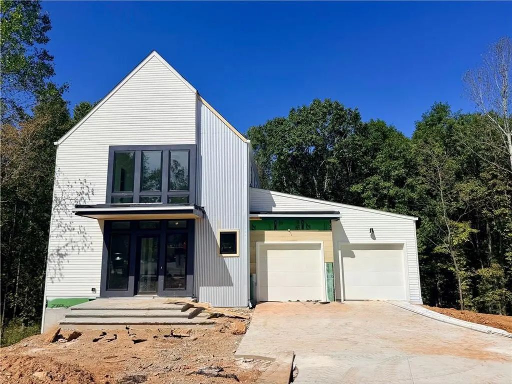 175 Cedarwood Lane, Roswell