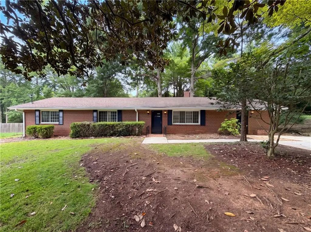 210 Pinewood Lane, Stockbridge