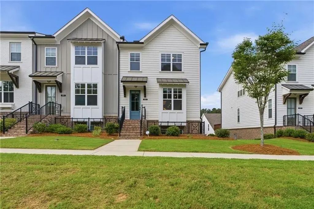 835 Green Sapling Trail, Suwanee