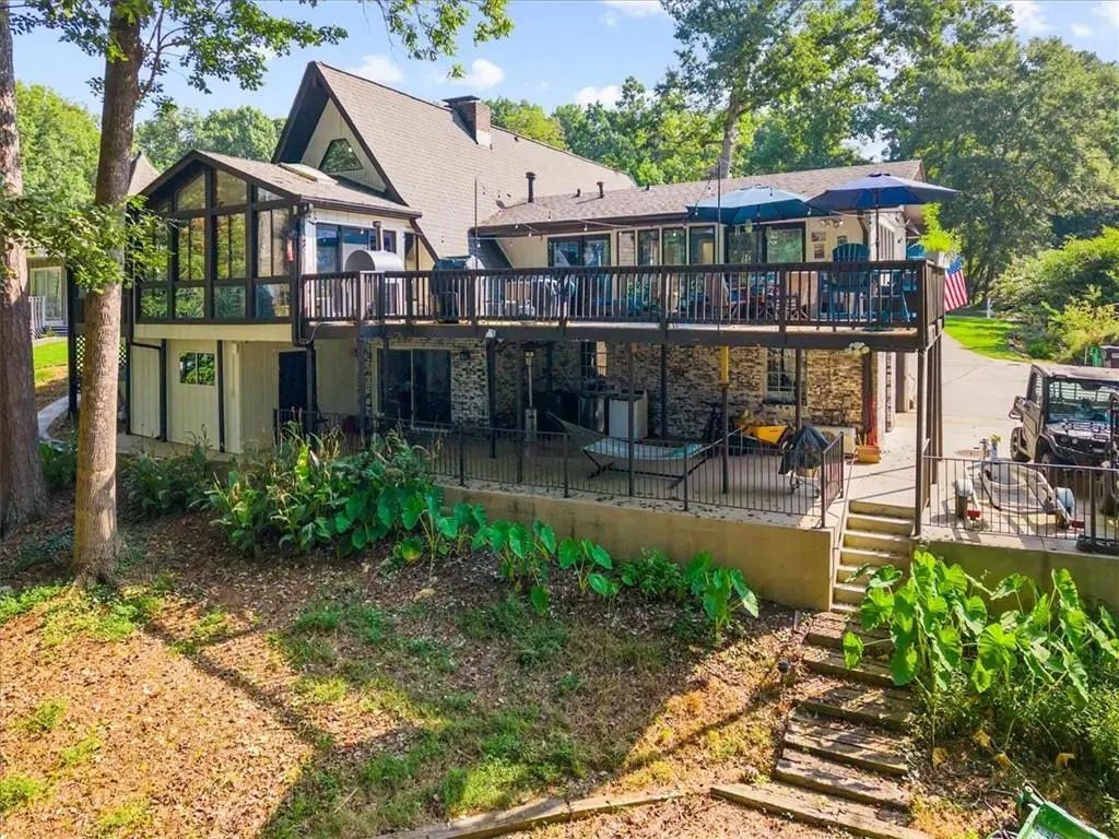 5823 Lakeshore Drive, Buford
