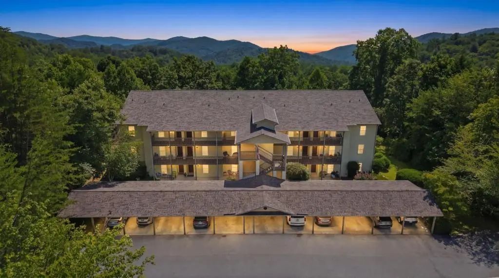 300 Ginger Creek #307, Clayton