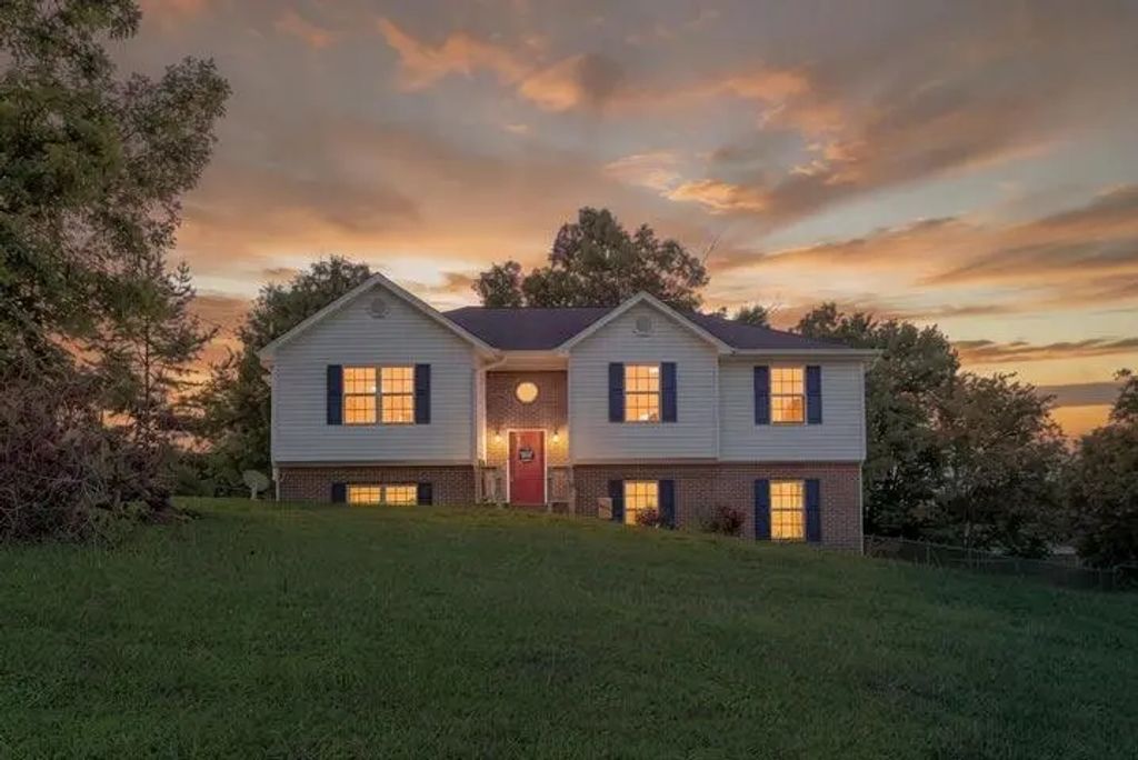 92 Abbey Road, Ringgold