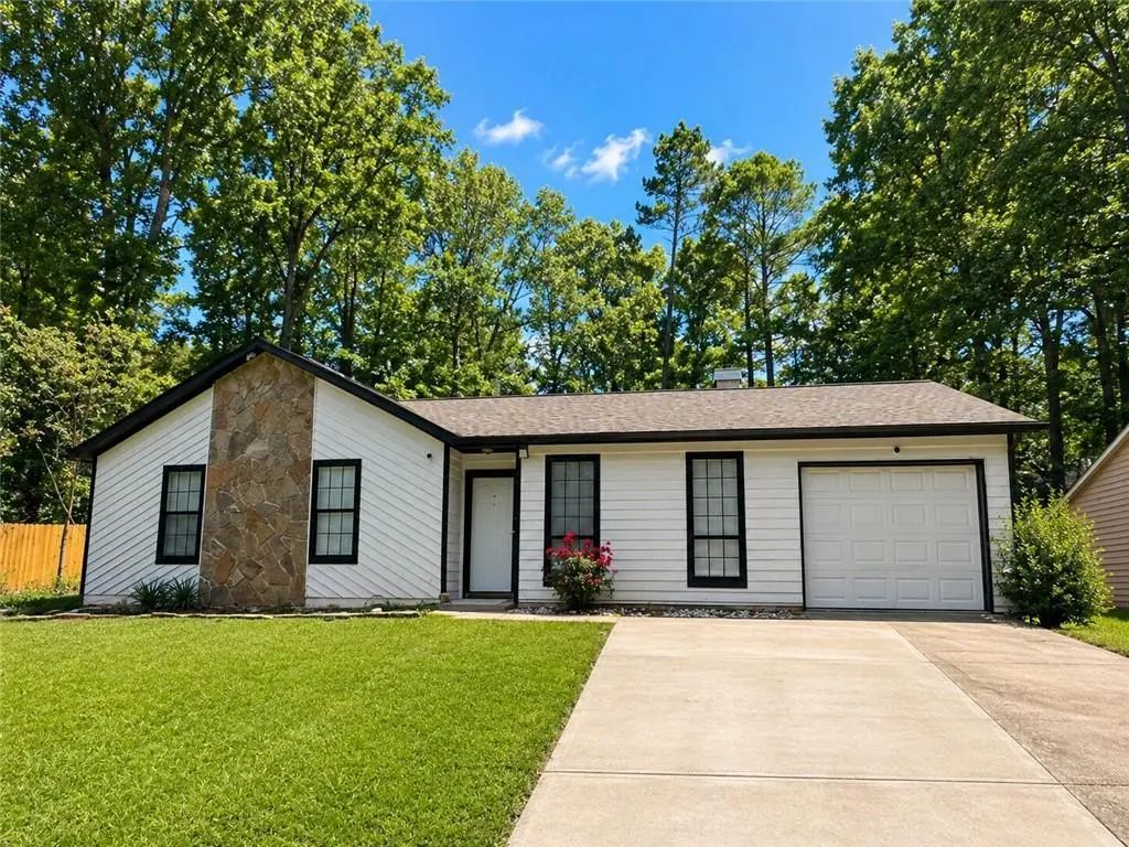 824 Greenhedge Drive, Stone Mountain