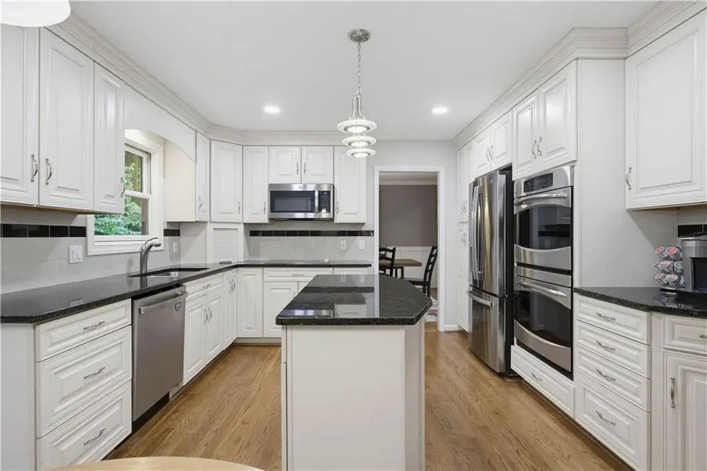 2210 Smoke Stone Circle, Marietta