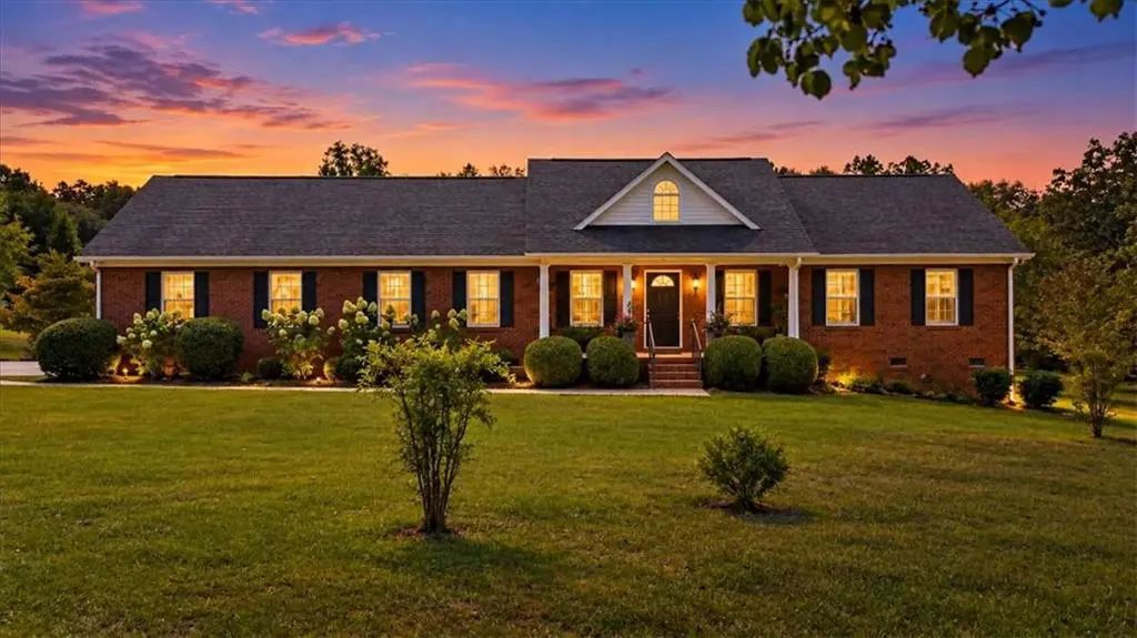 2572 Kingston Highway, Rome
