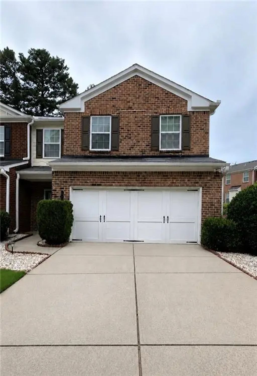 192 Bellewood Oak Drive, Tucker