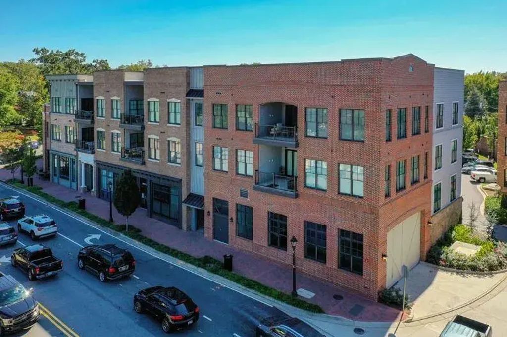 Unit 203 - 1180 Canton Street, Roswell