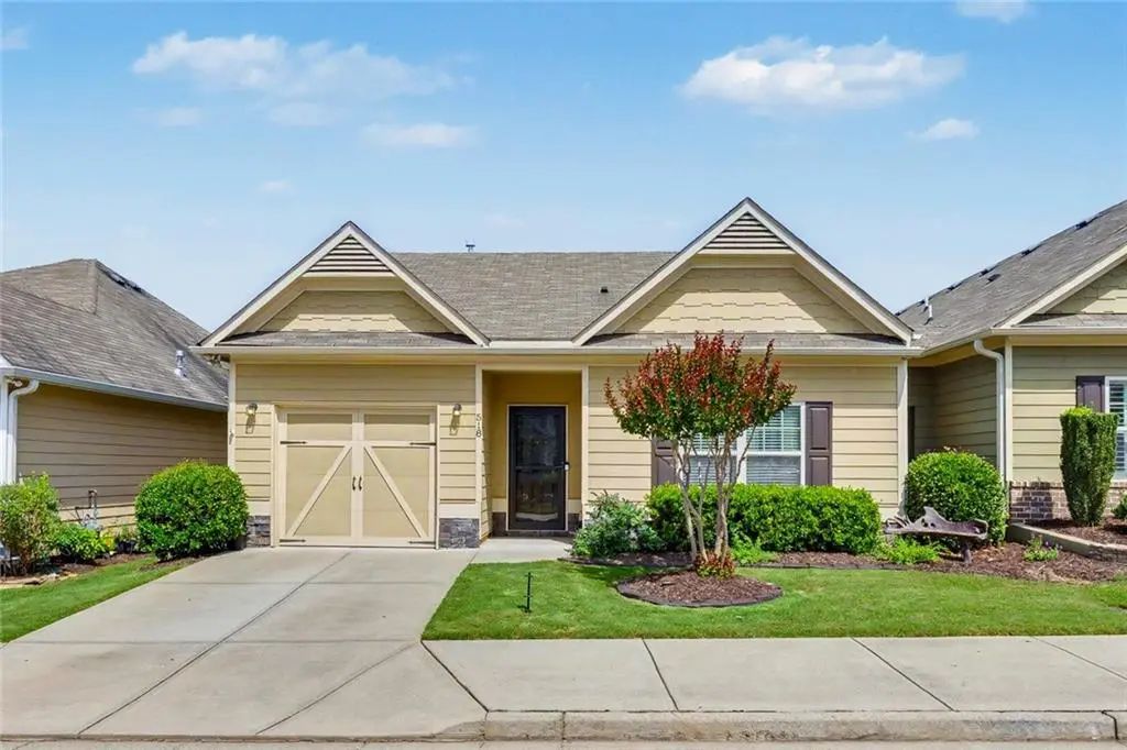518 Riverview Lane, Canton