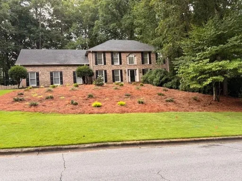 890 Ferncroft Court, Roswell