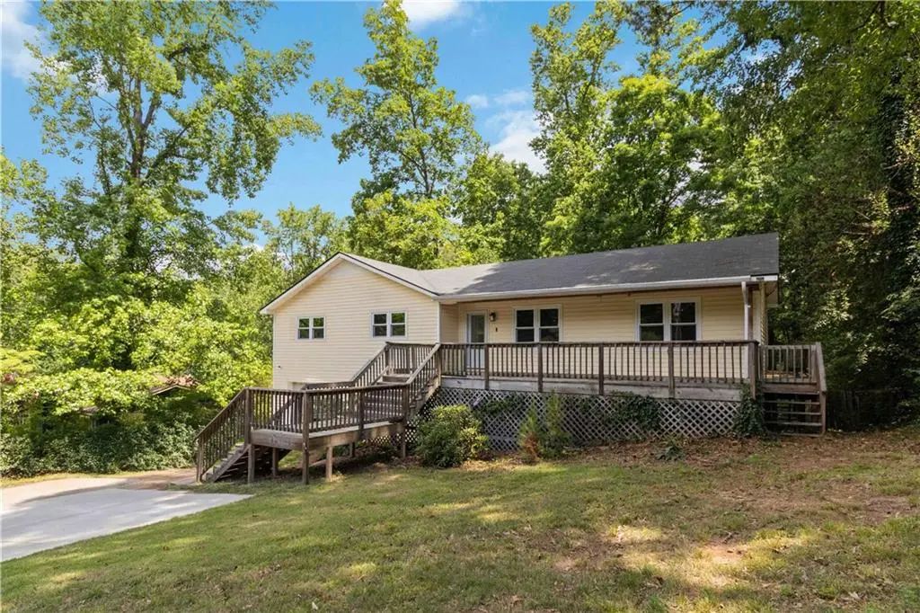 606 Echo Lane, Woodstock
