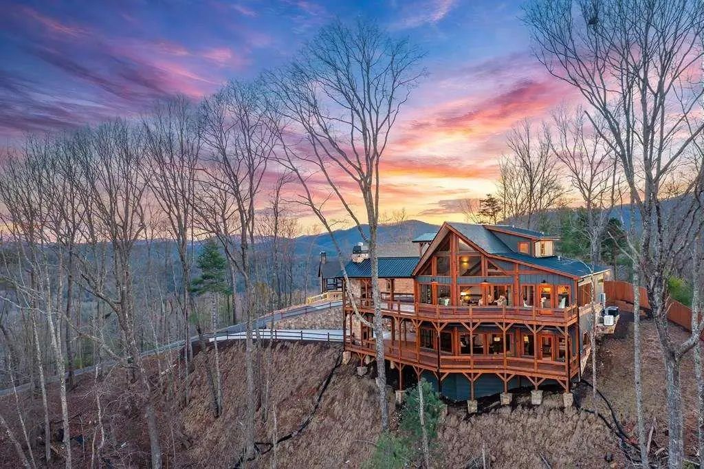 470 Skylight Drive Nw, Blue Ridge