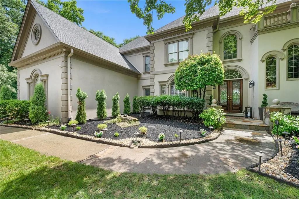 235 N Smead Court, Roswell