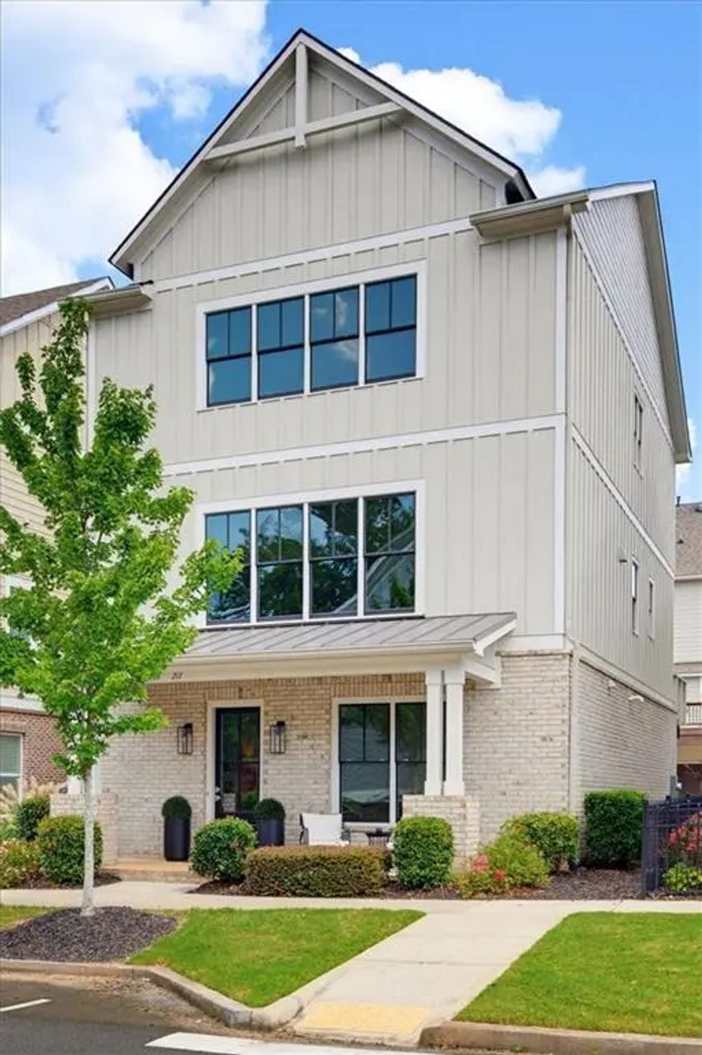 211 Highland Park Point, Woodstock